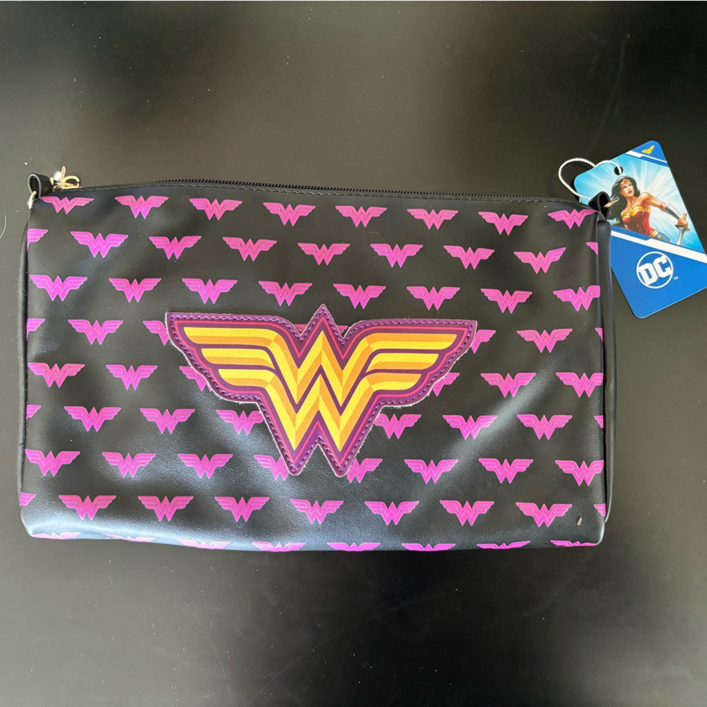 NWT DC Wonder Woman Pink and Black Crossbody Purse with 2 Removable Straps